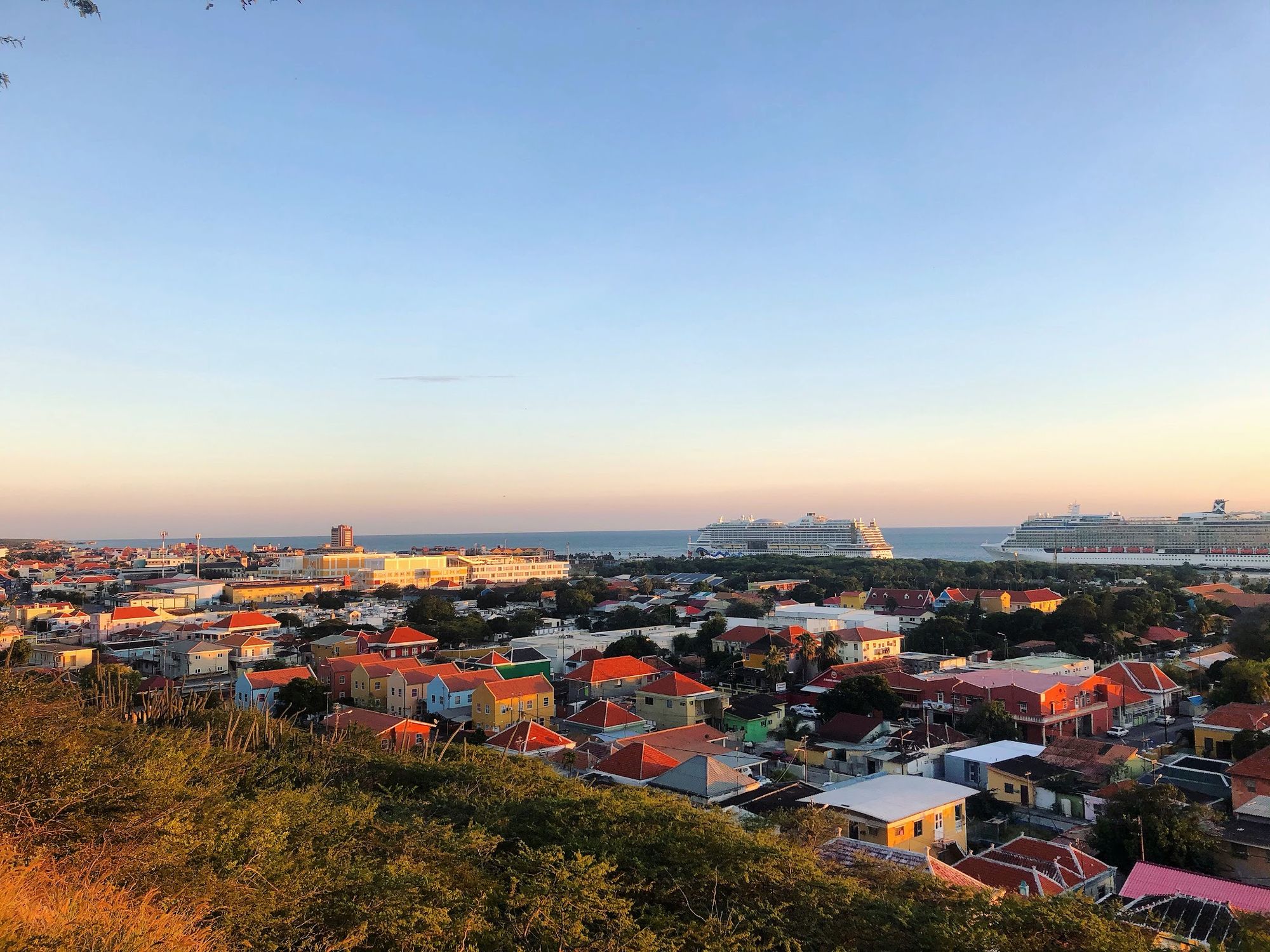 Cruise ships and colourful houses at Otrobanda, Willemstad, Curaçao